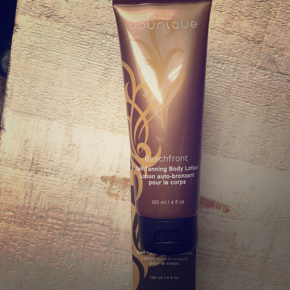 Younique Beachfront Self-Tanning Body Lotion - New